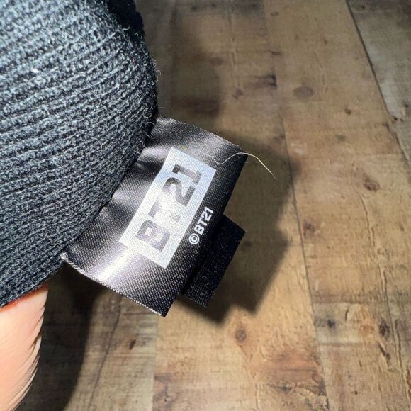 BT21 Black & White Split Beanie - Picture 2 of 7